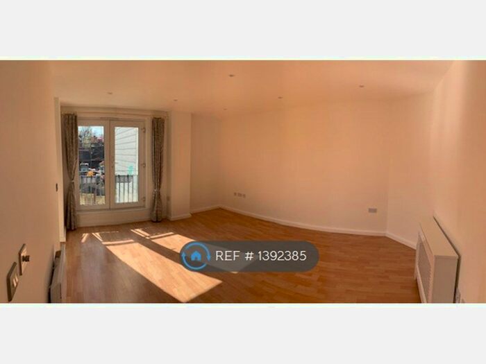 2 Bedroom Flat To Rent In Hildenbrook House, Tonbridge, TN9