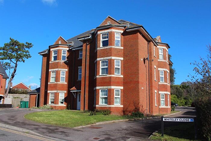 2 Bedroom Flat For Sale In Whiteley Close, Seaford, East Sussex, BN25