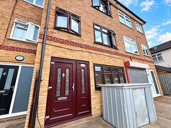 2 Bedroom Flat To Rent In Surman Terrace, Princes Road, Romford, RM1