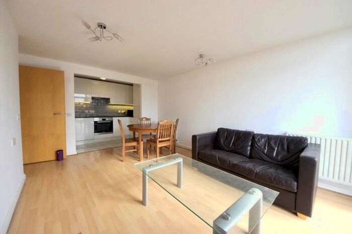 2 Bedroom Flat To Rent In St. Georges Grove, London, SW17