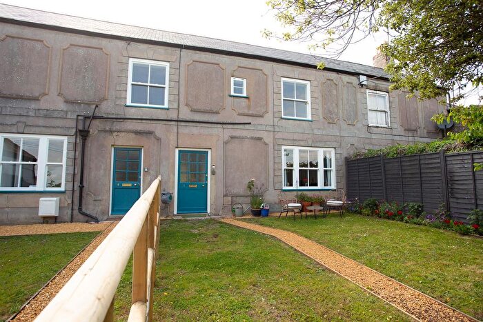 2 Bedroom Flat For Sale In The Hollies, Crimchard, Chard, TA20
