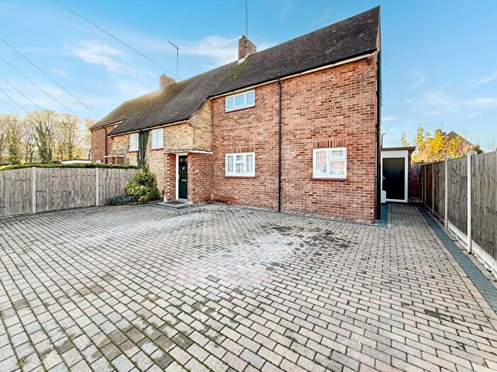 3 Bedroom Semi Detached House For Sale In Houghton Regis, Dunstable, Bedfordshire, LU5