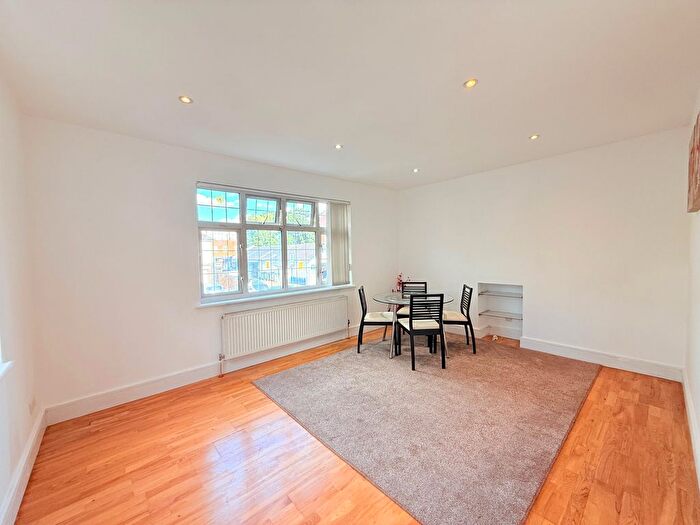 2 Bedroom Flat To Rent In Cornwall Road, Pinner, HA5