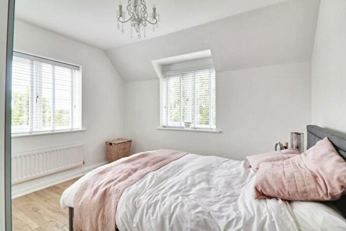 2 Bedroom Flat For Sale In Belfield Gardens, Harlow, Essex, CM17