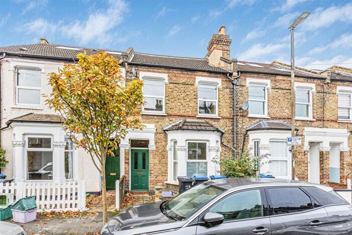 1 Bedroom Flat To Rent In Cochrane Road, London, SW19