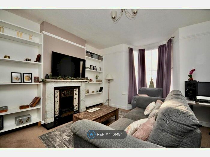 2 Bedroom Flat To Rent In Park Street, Taunton, TA1