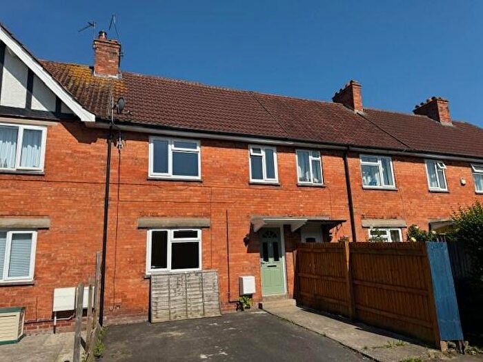 3 Bedroom House To Rent In Landmead, Glastonbury, BA6