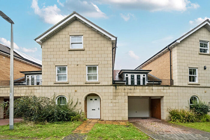 4 Bedroom House To Rent In Reservoir Crescent, Reading, Berkshire, RG1