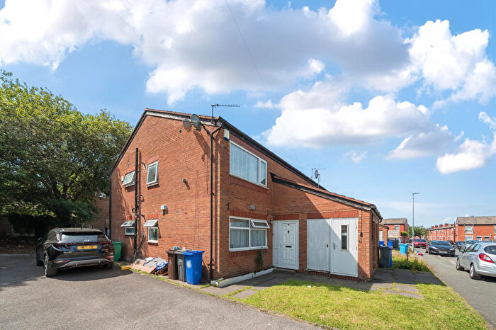 2 Bedroom Maisonette To Rent In Totland Close, Manchester, M12