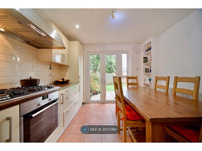 3 Bedroom Terraced House To Rent In Archway, Archway, N19