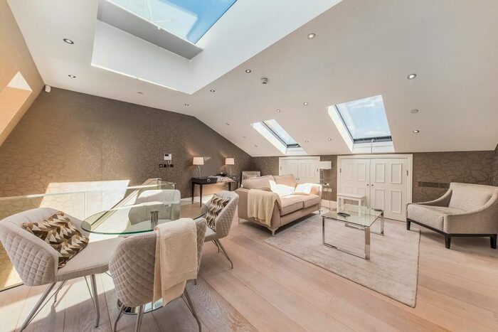 2 Bedroom Flat To Rent In Curzon Street, London, W1J