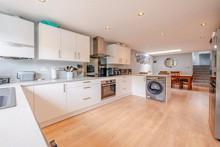 3 Bedroom Detached House To Rent In Bedroom Detached House In Basildon, SS16