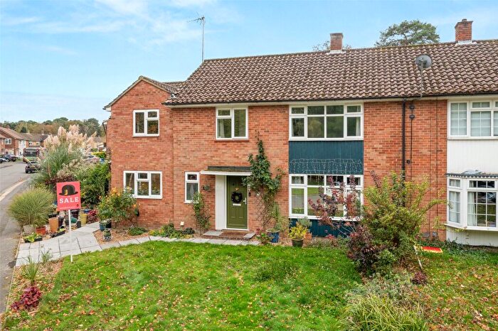 4 Bedroom End Of Terrace House For Sale In Bullbrook Drive, Bracknell, Berkshire, RG12
