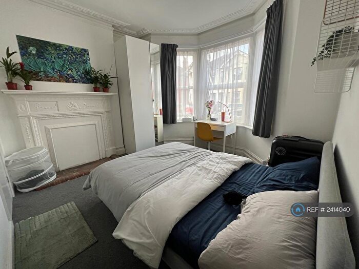 5 Bedroom Semi-Detached House To Rent In Woodcote Road, Southampton, SO17