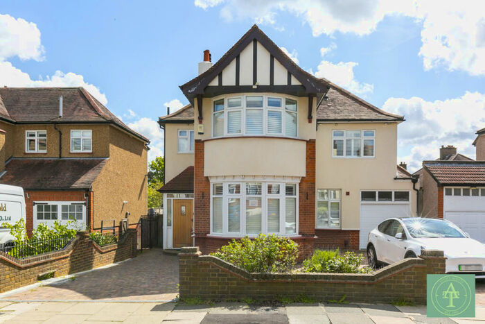 4 Bedroom Detached House To Rent In Myddelton Gardens, Winchmore Hill, N21