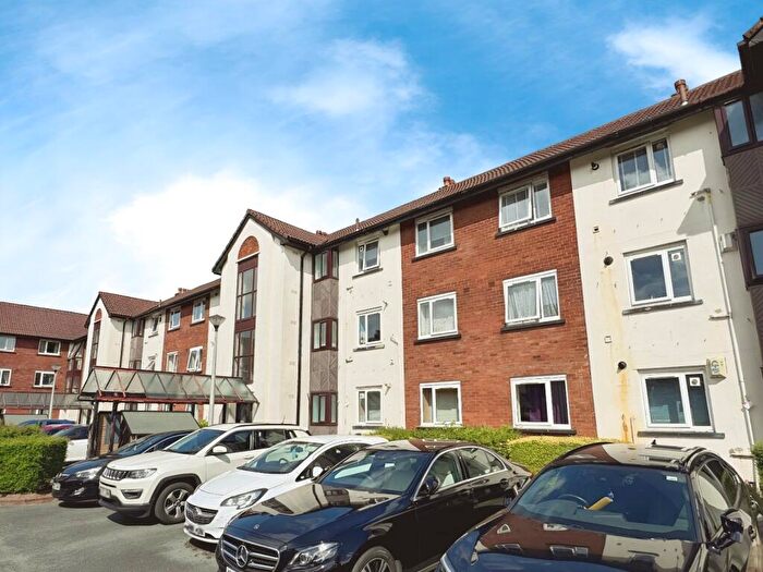 2 Bedroom Apartment For Sale In Canterbury Gardens, Salford, Greater Manchester, M5