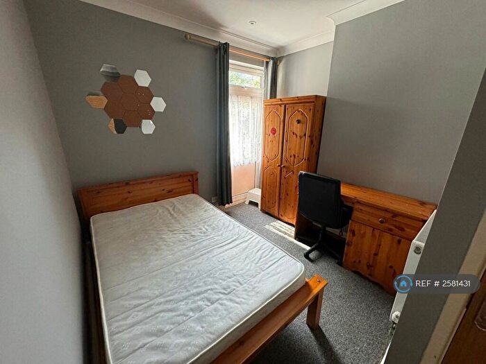 5 Bedroom Semi-Detached House To Rent In Newcombe Road, Southampton, SO15