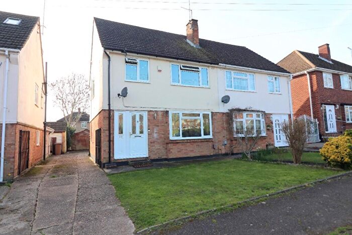 3 Bedroom Semi Detached House For Sale In Cheviot Road, Sundon Park, Luton, LU3