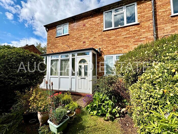 1 Bedroom Ground Maisonette For Sale In Highview Close, Potters Bar, EN6