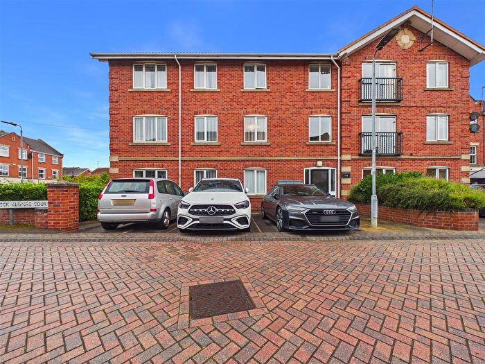 2 Bedroom Flat To Rent In Lock Keepers Court, Victoria Dock, HU9