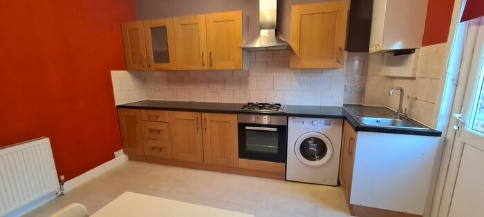 1 Bedroom Flat To Rent In Frinton Mews, Gants Hill, IG2