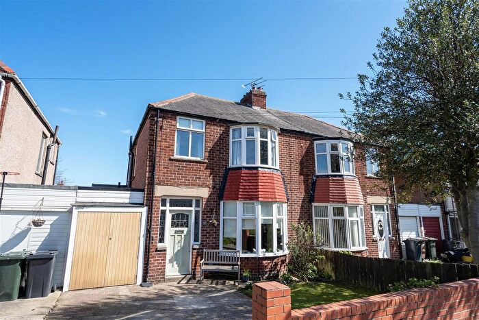 3 Bedroom Semi Detached House For Sale In Wansbeck Avenue, North Shields, NE30