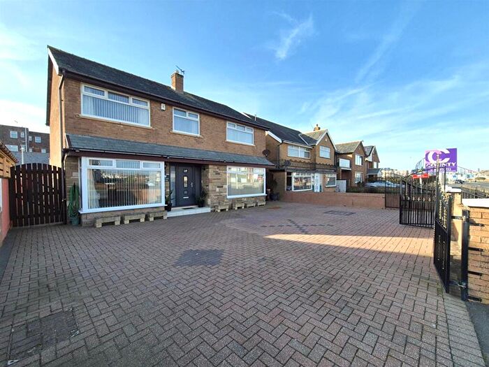 4 Bedroom Detached House For Sale In Clifton Drive, Blackpool, FY4