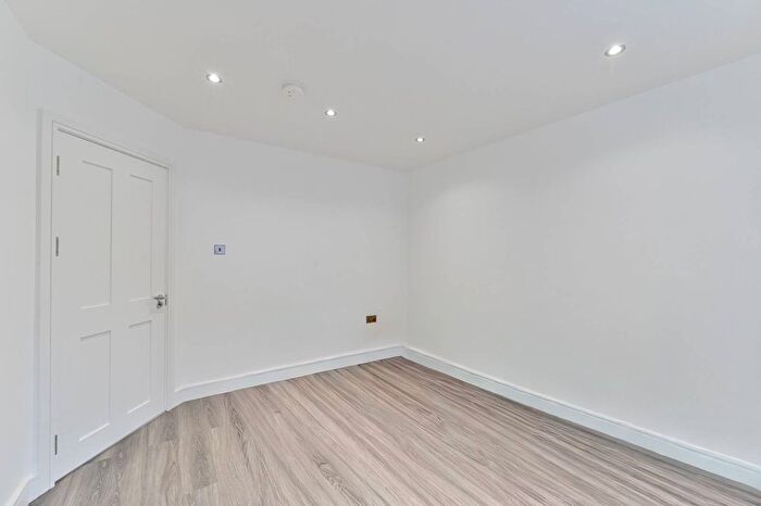 2 Bedroom Flat For Sale In Coldharbour Lane, Brixton, London, SW9