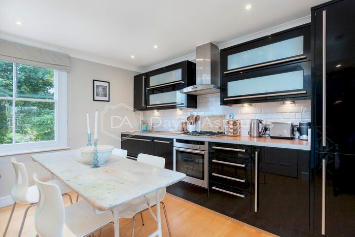 2 Bedroom Flat To Rent In Bromells Road, Clapham, London, SW4