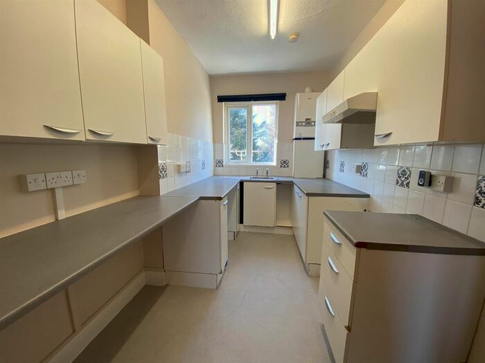 2 Bedroom Flat To Rent In Blackfen Road, Blackfen, Sidcup, DA15