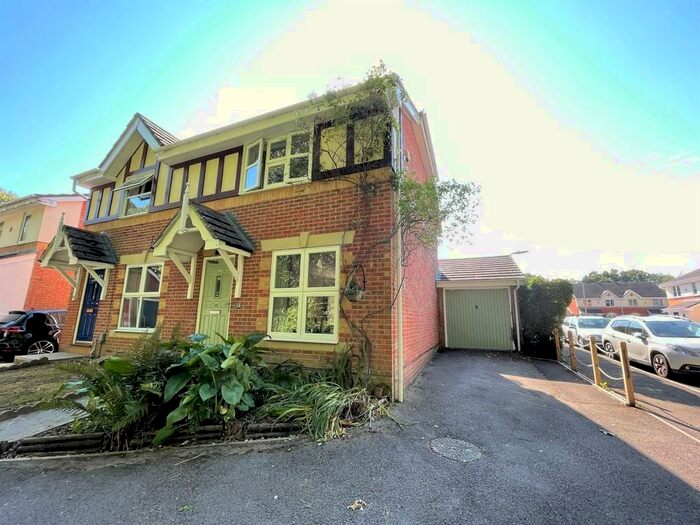 3 Bedroom Semi-Detached House To Rent In Andersen Close, Whiteley, PO15