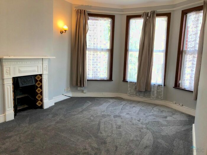 2 Bedroom Flat To Rent In Palmerstone Crescent, Palmers Green, N13