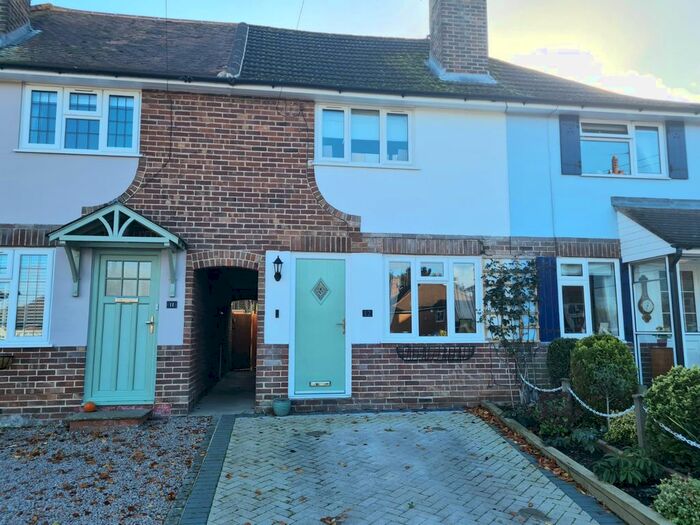 Houses for sale & to rent in TN16 1AE, Fullers Hill, Westerham And