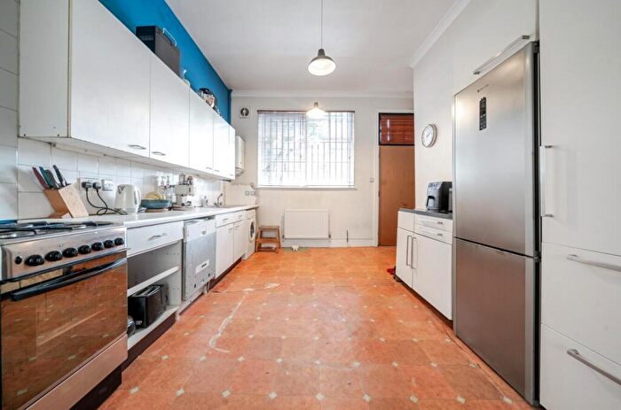 4 Bedroom Detached House For Sale In Abbotsbury Road, Central Morden, SM4