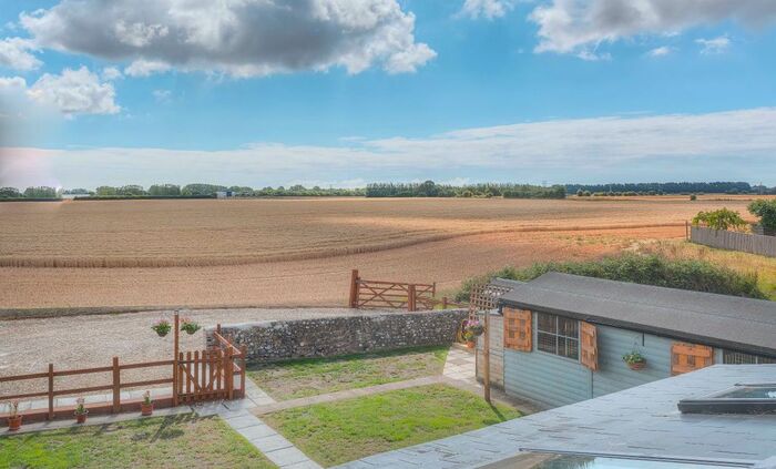 3 Bedroom Cottage For Sale In North End Road, Yapton, Arundel, BN18