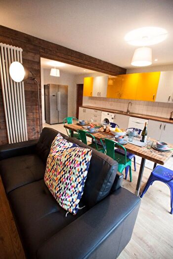 8 Bedroom Semi-Detached House To Rent In Amherst Road, Manchester, Greater Manchester, M14