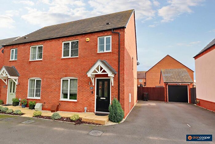 3 Bedroom Semi-Detached House For Sale In Duckpond Lane, Weddington, Nuneaton, CV10