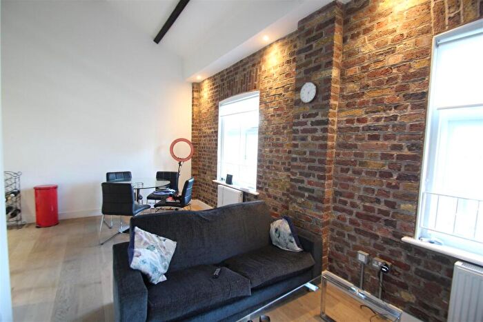 2 Bedroom Flat To Rent In Paisley Court, Dod Street, London, E14