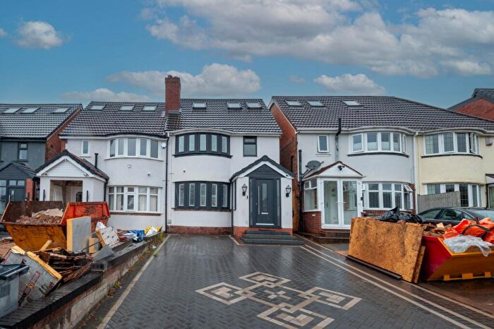 5 Bedroom Semi-Detached House For Sale In Wagon Lane, Solihull, West Midlands, B92