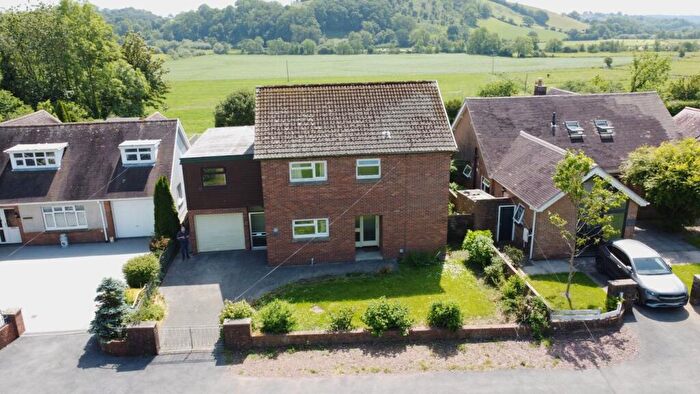 4 Bedroom Detached House For Sale In Abergwili Road, Carmarthen, SA31