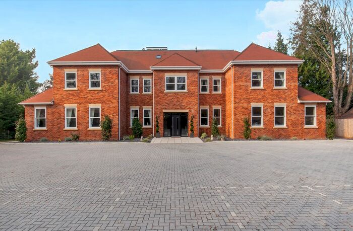 2 Bedroom Flat To Rent In Brook Lane, Warsash, SO31