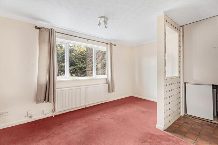 1 Bedroom Flat To Rent In Fladgate Road, Leytonstone, E11