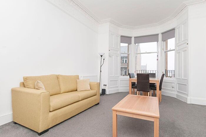 3 Bedroom Flat To Rent In L – Falcon Avenue, Edinburgh, EH10