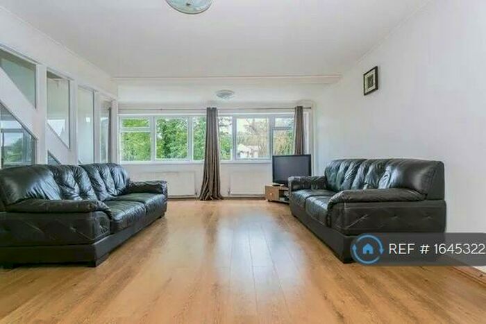 4 Bedroom Terraced House To Rent In Chichele Gardens, Croydon, CR0