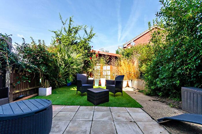 2 Bedroom Terraced House To Rent In Waterside Road, Guildford, GU1