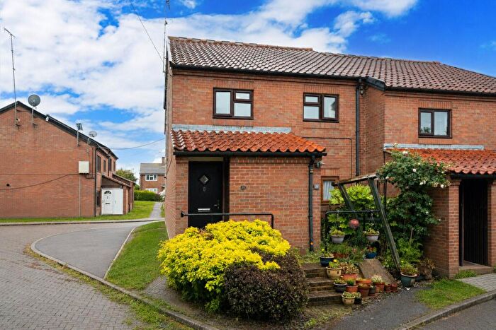 2 Bedroom Maisonette For Sale In Upper Barn, Hemel Hempstead, HP3