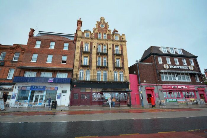 2 Bedroom Flat To Rent In Harbour Parade, Ramsgate, CT11