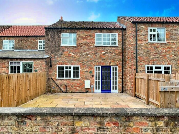 3 Bedroom Cottage For Sale In Flaxton, York, YO60