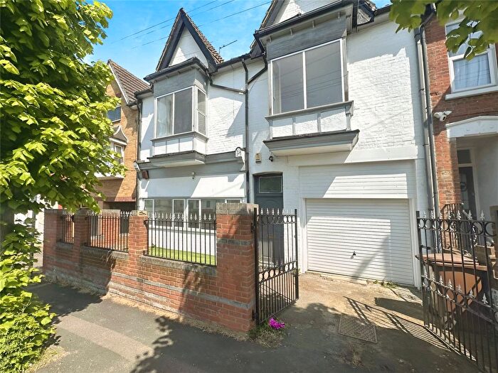 4 Bedroom Terraced House To Rent In Rock Avenue, Gillingham, Kent, ME7