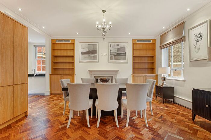 2 Bedroom Flat To Rent In Grosvenor Square, London, W1K